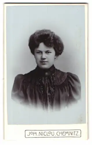 Fotografie Joh. Niclou, Chemnitz, Königstrasse 3, Porträt einer jungen Frau