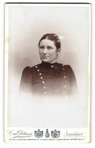 Fotografie Carl Ditmar, Landshut, Ecke der Leuck-Zwickenbergstr., Portrait einer Dame