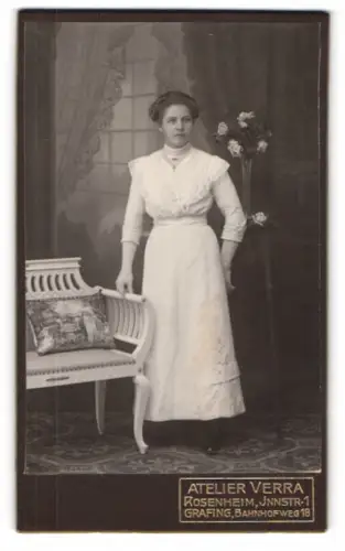 Fotografie Atelier Verra, Rosenheim, Innstrasse 1, Dame im eleganten Kleid