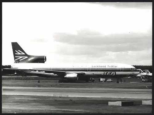 Fotografie Flugzeug Lockheed L-1011 TriStar, Passagierjet der BEA bei einer Luftfahrt-Ausstellung