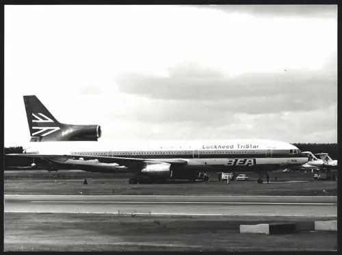 Fotografie Flugzeug Lockheed L-1011 TriStar, Passagierflugzeug der BEA bei einer Luftfahrt-Ausstellung