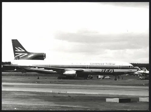 Fotografie Flugzeug Lockheed L-1011 TriStar, Dreistrahliger Passagierjet der BEA bei einer Luftfahrt-Ausstellung