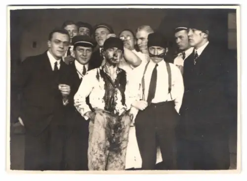 4 Fotografien Ansicht Leoben, Studenten bei der Mensur 1927, blutüberströmte Studenten