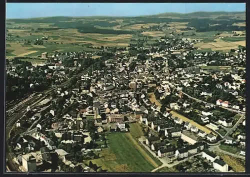 AK Münchberg / Fichtelgebirge, Teilansicht mit Kirche