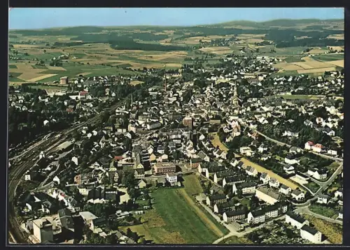 AK Münchberg / Fichtelgebirge, Teilansicht mit Kirche