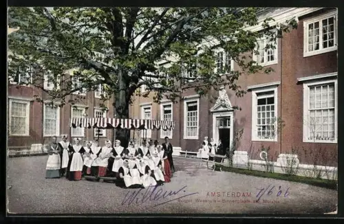 AK Amsterdam, Burger Weeshuis, Binnenplaats afd. Meisjes