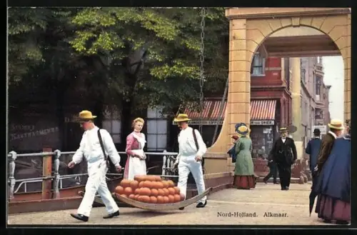 Künstler-AK Photochromie Nr. 3071: Alkmaar, Männer tragen Käse