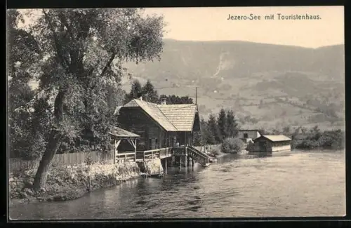 AK Jezero-See, Uferpartie mit dem Touristenhaus