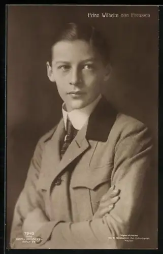 AK Prinz Wilhelm von Preussen in jungen Jahren mit Schlips posiert mit verschränkten Armen