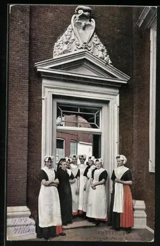 AK Amsterdam, Burger Weeshuis, Poortje Binnenolaats, Dienstmädchen am Portal