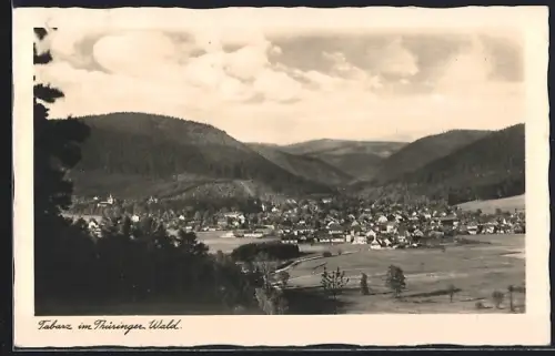 AK Tabarz im Thüringer Wald, Ortsansicht, umgeben von Bergen und Wäldern