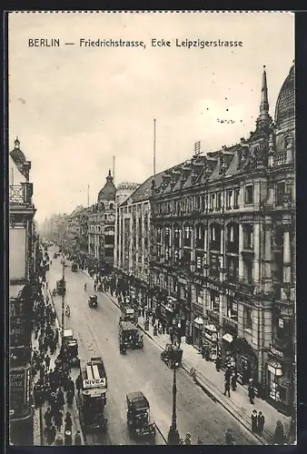 AK Berlin, Friedrichstrasse Ecke Leipzigerstrasse, Strassenszene mit Geschäften