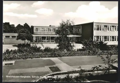 AK Rheinhausen-Bergheim / Niederrhein, Schule an der Mevissen-Strasse