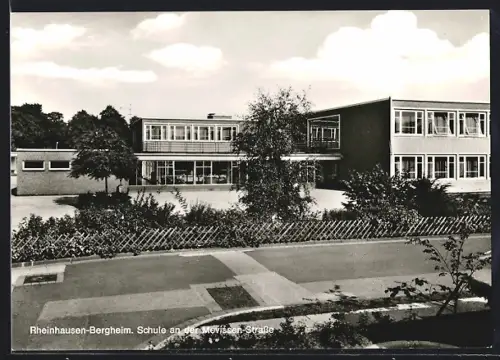 AK Rheinhausen-Bergheim / Niederrhein, Schule an der Mevissen-Strasse