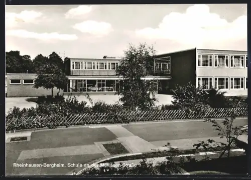 AK Rheinhausen-Bergheim / Niederrhein, Schule an der Mevissen-Strasse