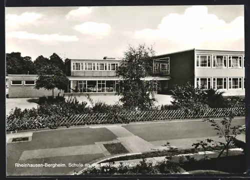 AK Rheinhausen-Bergheim / Niederrhein, Schule an der Mevissen-Strasse