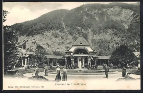 AK Interlaken, Kursaal mit Springbrunnen und Kurgästen
