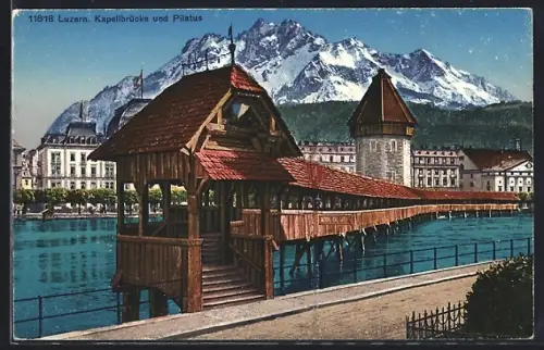AK Luzern, Kapellbrücke mit Brückenhäuschen u. Turm gegen Alpenpanorama