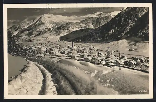 AK Davos, Schienenstrecke, Ort u. Berge im Winter