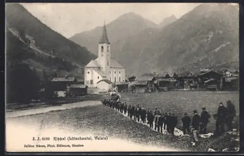 AK Kippel /Lötschental, Gemeinde auf dem Weg in die Kirche