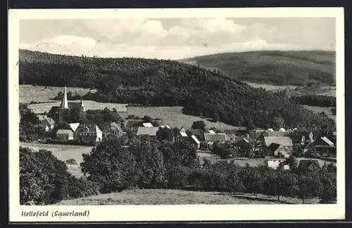 AK Hellefeld /Sauerland, Ortsansicht mit Kirche und umliegenden Hügeln
