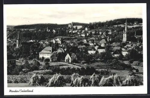 AK Menden /Sauerland, Stadtansicht mit Kirchen und Schloss