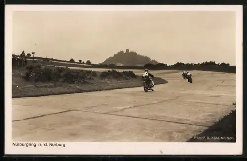 AK Motorradrennen auf dem Nürburgring mit Blick zur Nürburg