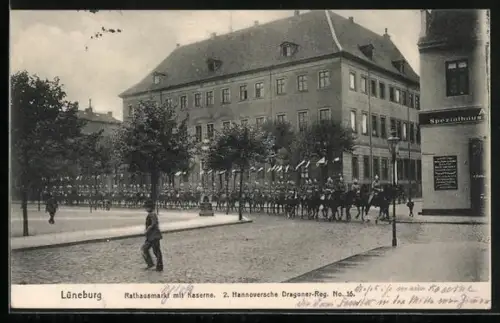 AK Lüneburg, Rathausmarkt mit Kaserne, 2. Hannoversche Dragoner-Reg. No 16