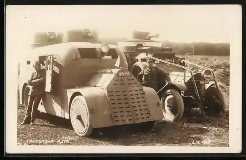 AK Tschechische Panzerautos mit Soldaten