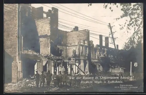 AK Eydtkuhnen, Zerstörte Strasse mit ausgebrannten Gebäuden