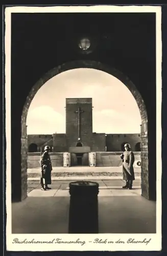 AK Tannenberg, Reichsehrenmal Blick in der Ehrenhof