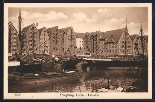 AK Königsberg i. Ostpr., Lastadie, Schiffe im Hafen