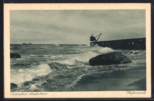 AK Neukuhren, Hafenmole bei rauer See
