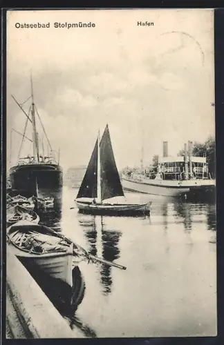 AK Stolpmünde, Hafen mit Schiffen