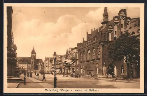 AK Marienburg /Westpr., Lauben mit Rathaus