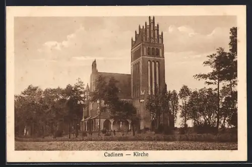AK Cadinen, Blick auf die Kirche