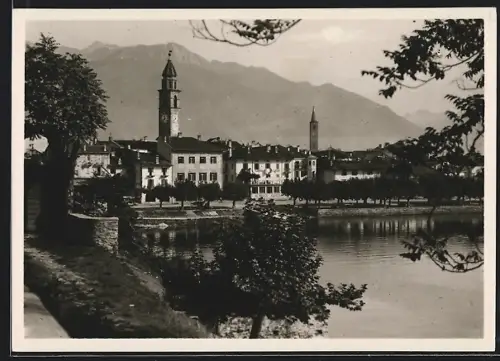 AK Ascona, Blick auf den Ort mit Bergen