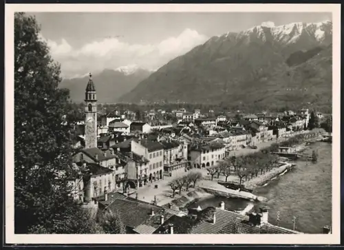 AK Ascona, Ortsansicht gegen Gebirgsmassiv