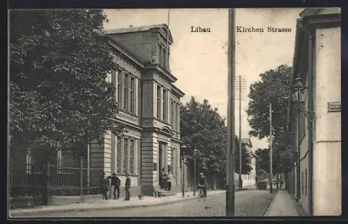 AK Libau, Kirchen Strasse mit Passanten