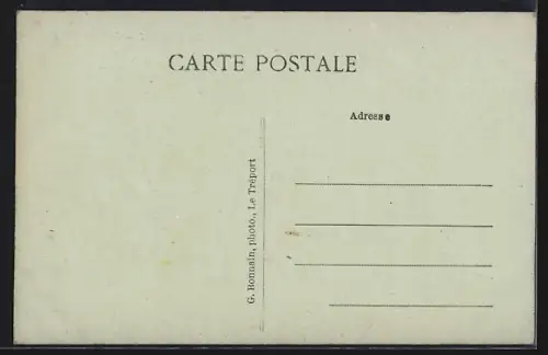AK Le Tréport, La Plage avec les falaises en arrière-plan