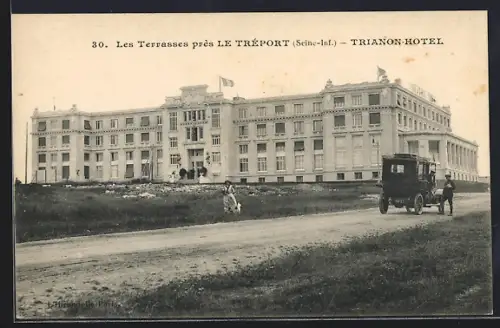 AK Le Tréport /Seine-Inf., Trianon-Hôtel sur les Terrasses avec voiture et cycliste