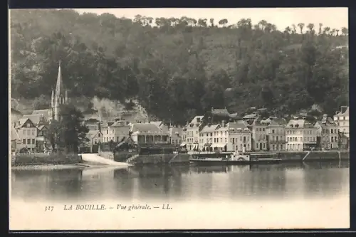 AK La Bouille, Vue générale du village au bord de l`eau