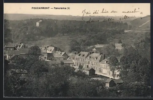 AK Foucarmont, Panorama du village avec paysage boisé en arrière-plan