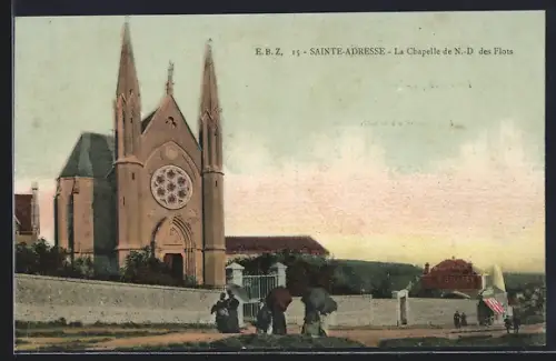 AK Sainte-Adresse, La Chapelle de N.-D. des Flots et passants avec parapluies