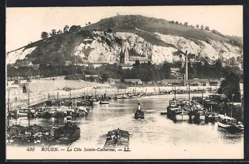 AK Rouen, La Côte Sainte-Catherine et bateaux sur la rivière