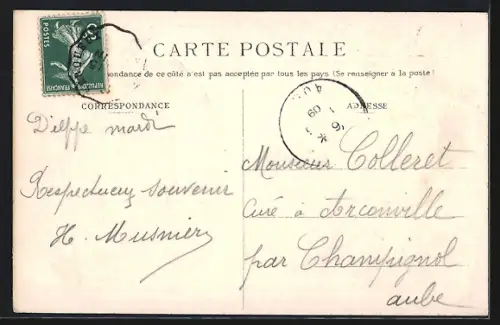 AK Dieppe, La Plage avec des baigneurs et vue sur les falaises et le casino