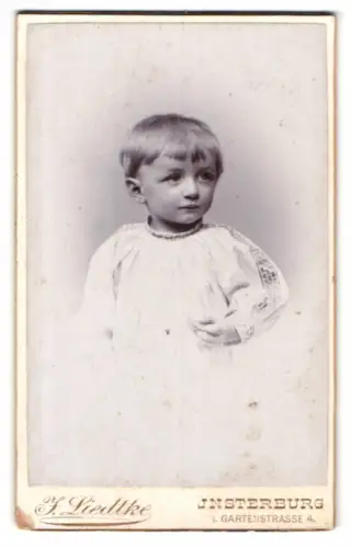 Fotografie K. Liedtke, Insterburg, Gartenstrasse 4, Porträt eines kleinen Kindes