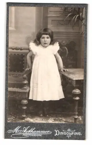 Fotografie Michael Axthammer, Dingolfing, Griesstrasse 375, Porträt eines kleinen Mädchens
