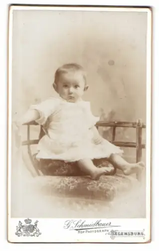 Fotografie G. Schmidbauer, Regensburg, Marschallstrasse 51, Porträt eines kleinen Kindes