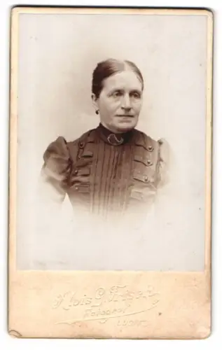 Fotografie Alois G. Frisch, Luditz, Porträt einer Dame